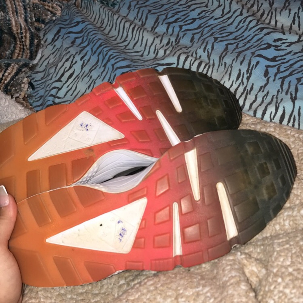 Shoes - Picture 6 of 8